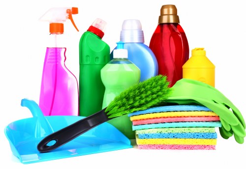 Steam carpet cleaning equipment refreshing a Harringay home carpet